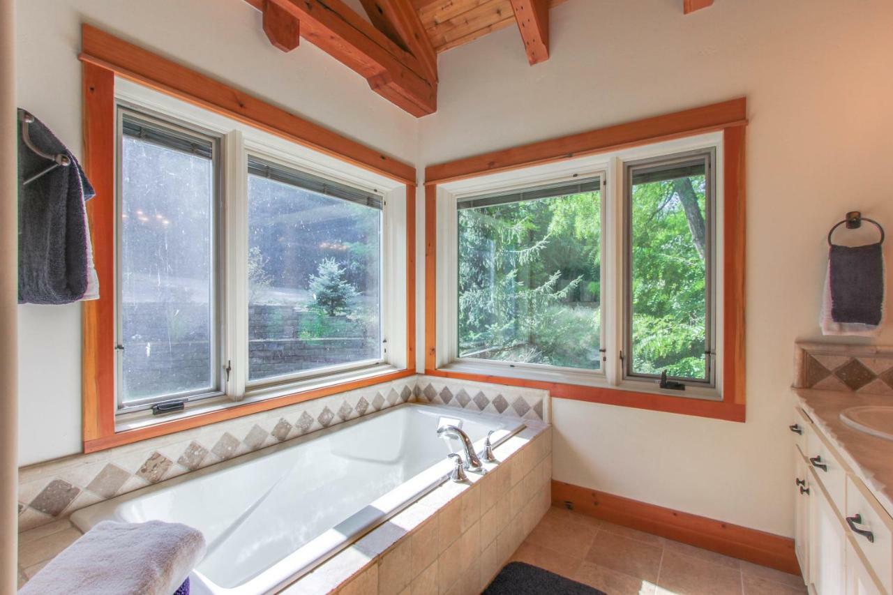Bottle Bay Lakefront Lodge Sandpoint Exterior foto